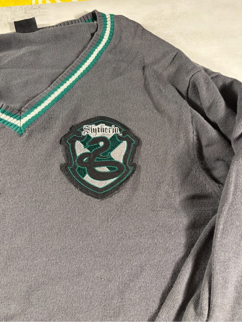 Harry Potter Slytherin House Crest V-Neck Wizard Hogwarts Mens Xl Knit Sweater